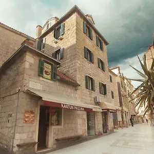 Guest house Tri Lava Luxury Living, Split